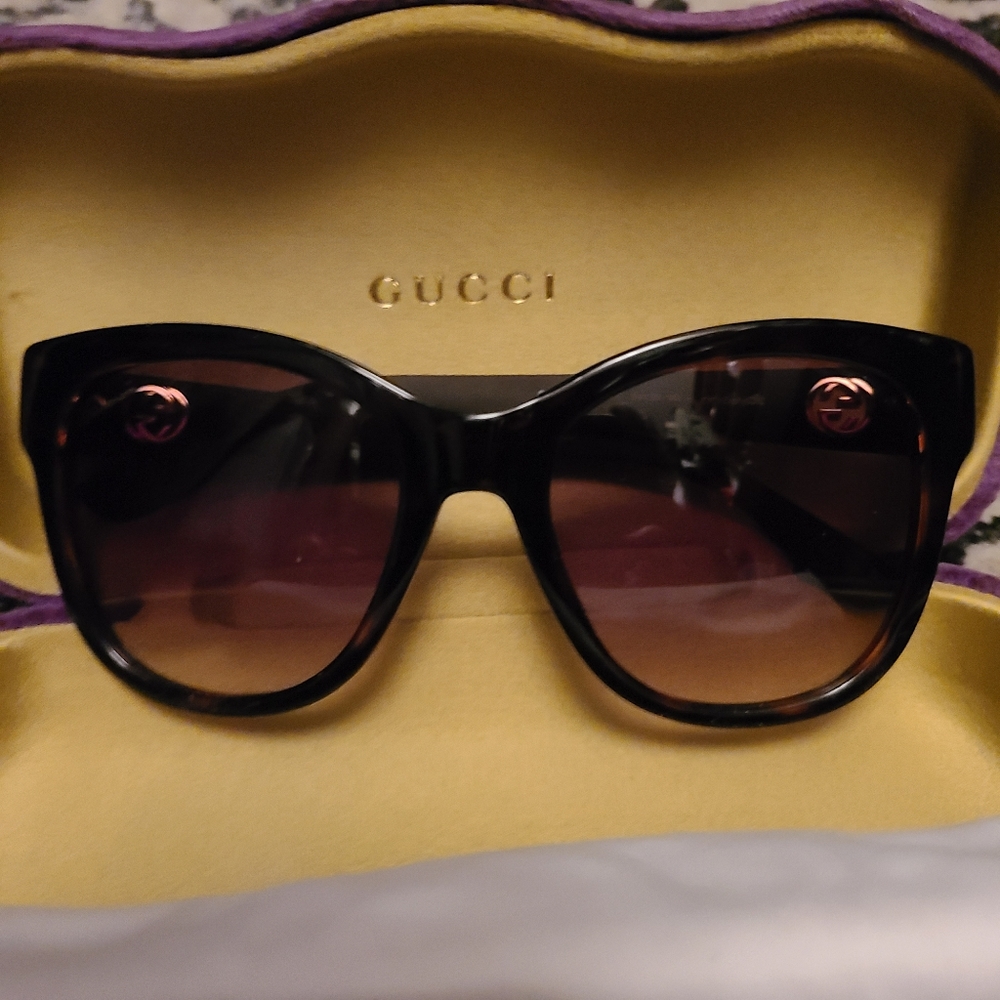 GUCCI Women's Sunglasses (Authentic)